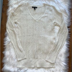 Banana Republic V-Neck acrylic lightweight sweater. Size Small cream color